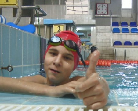 Българче с аутизъм печели медали по плуване