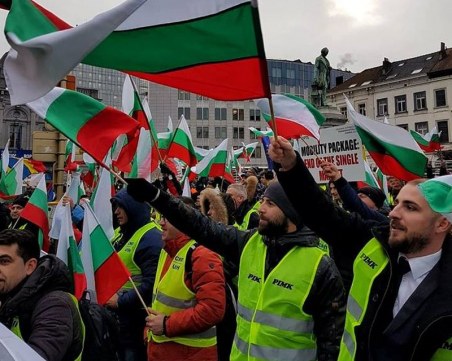 Българските тираджии тръгват със самолет срещу пакета 