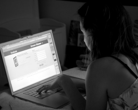 Една от 10 жени над 15 г. вече е преживяла кибернасилие