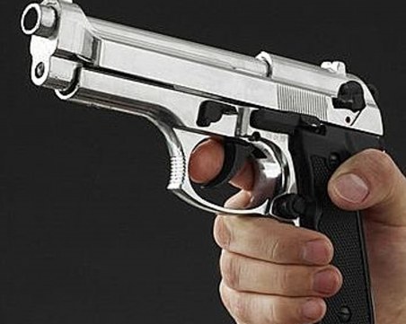 Пиян руснак пробва да обере магазин, не намери пистолета си