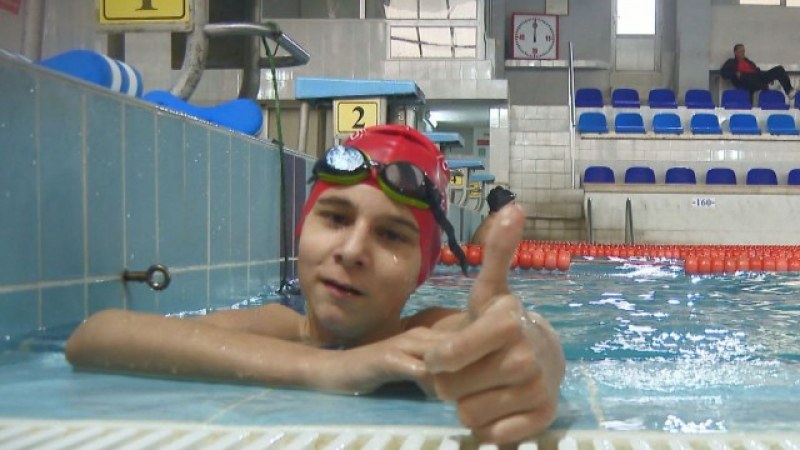 Българче с аутизъм печели медали по плуване
