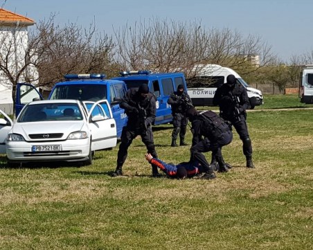 Зрелищна демонстрация в Пловдив! Полицейски кучета предотвратиха терористичен акт ВИДЕО и СНИМКИ