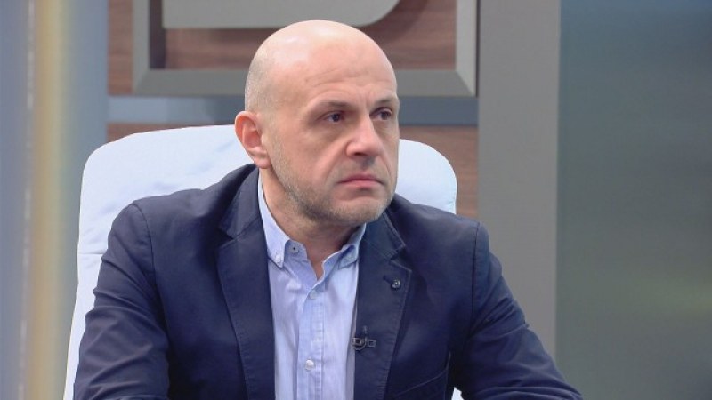 Томислав Дончев: Скандалът с апартаментите може да нанесе щети