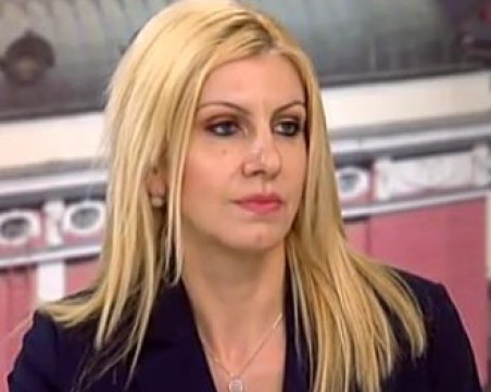 Десислава Ахладова временно ще замества Цецка Цачева