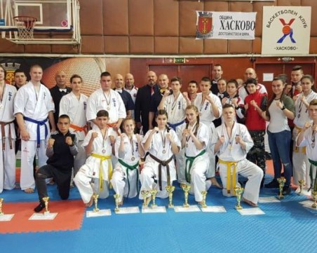 Каратеките на Тракия с 13 медала от държавното СНИМКИ