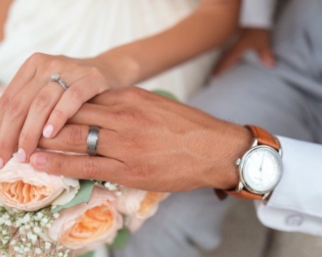 Не са мазохисти, а... Защо жените всъщност искат да се омъжат?