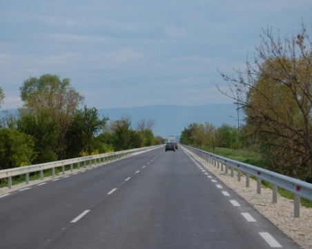 Правят кръгово кръстовище за над 1 милион лева на пътя Пловдив-Карлово