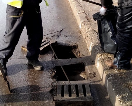 Внимавайте къде паркирате в Пловдив! Чистят шахтите