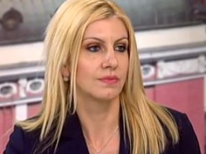 Десислава Ахладова временно ще замества Цецка Цачева