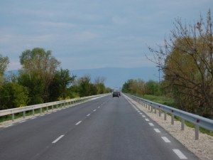 Правят кръгово кръстовище за над 1 милион лева на пътя Пловдив-Карлово