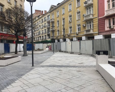 Махат загражденията по столичния площад 