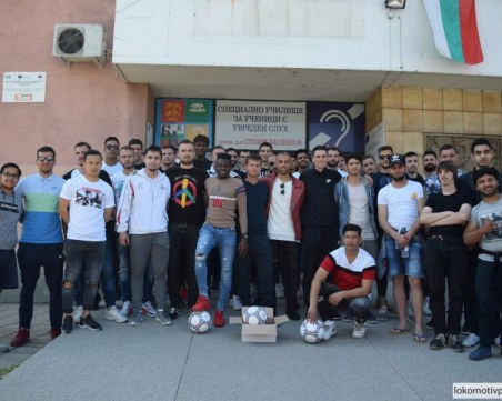 Локо зарадва деца с увреден слух СНИМКИ