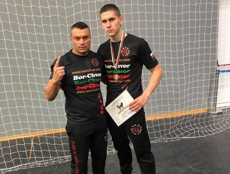 Каратист от Садово стана шампион и в кик бокса СНИМКИ