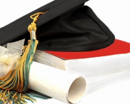 442 души ще получат дипломи от ПУ през уикенда, 144 от тях - отличници