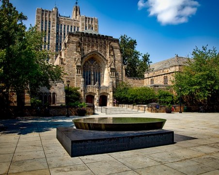 Изгониха студентка от Йейл заради подкуп от над 1 милион долара