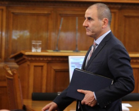 Парламентът – мястото, където Цветанов си казва: Остава или си тръгва