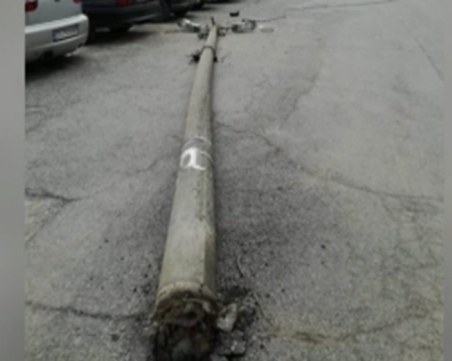 Стълб в Стара Загора: Два пъти огледан, на третия – паднал на улицата