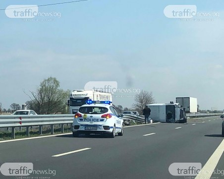 Тежка катастрофа на АМ Тракия! Ударили са се бус и камион СНИМКИ