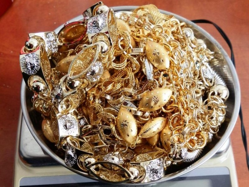 Близо килограм контрабандни златни накити откриха на 