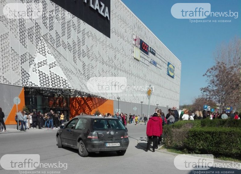 Евакуираха мол Plovdiv Plaza! Разсеяна служителка задейства по погрешка системата СНИМКИ