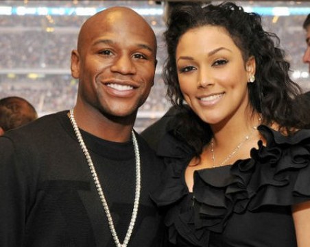 Бившата обвини Мейуедър в кражба за 3 милиона