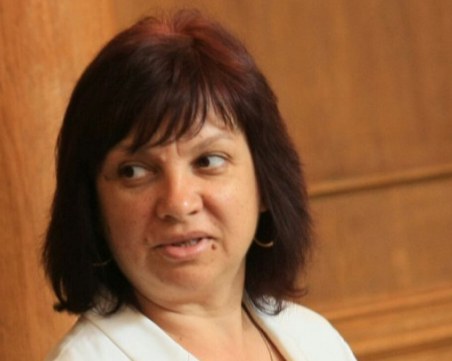 Дариткова като линейка, спасява колежка от задавяне