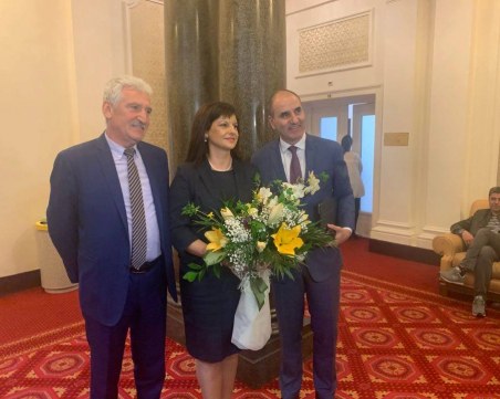 След вихрушката във върхушката: депутатите от ГЕРБ с двама шефове, за ден