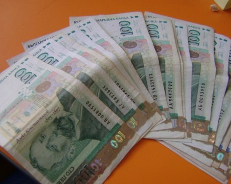 Заловиха двама апаши, измъкнали 2000 лева с ловкост от възрастна жена в Пловдивско