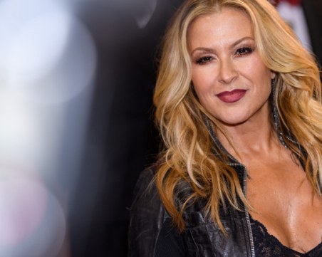 Анастейша тайно снима филм в София, крие се под чуждо име