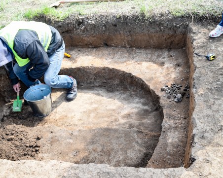 Археолози откриха древно селище до могила Лаута