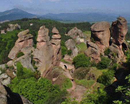 Белоградчишките скали пазят легендата за вкаменените монах и монахиня