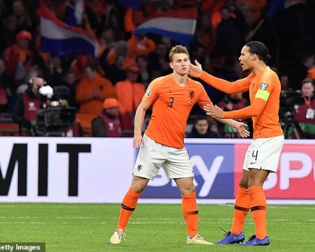 Бербатов разкри как Манчестър Юн може да вземе звезда на Аякс