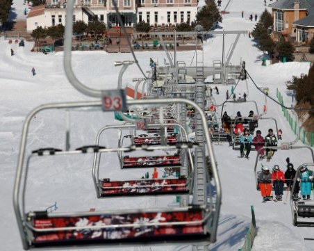 Евакуираха 180 души от хотел в Алпите заради голям пожар