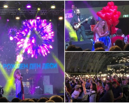 Happy Birthday, изсвирено с гайди, за концерта рожден ден на Деси Добрева в Пловдив
