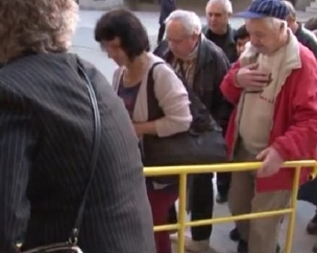 Изплащат по график великденските пенсии от 8 април