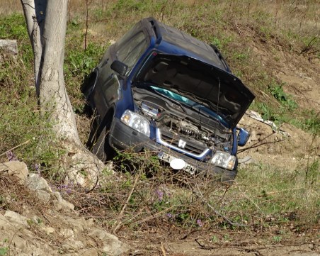Шофьорка излетя с кола от пътя в Кресненското дефиле СНИМКИ