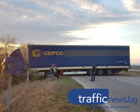 Тир изхвърча от АМ 