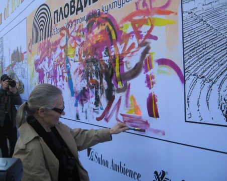 Цветана Манева и световни топстилисти рисуваха с бои за коса в Пловдив