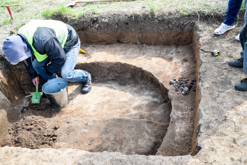 Археолози откриха древно селище до могила Лаута
