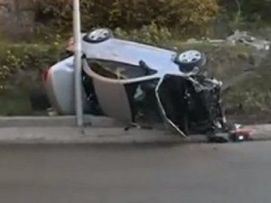 Кола се обърна на