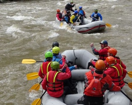Дронове и парапланери за старта на рафтинг сезона по Струма