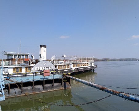 Каква е историята на паметното плаване на кораба 