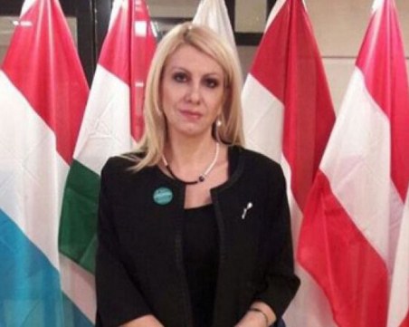 Проверяват имотите на двамата фаворити за стола на Цачева