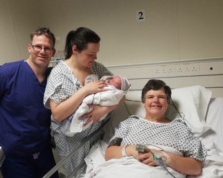 55-годишна роди собственото си внуче