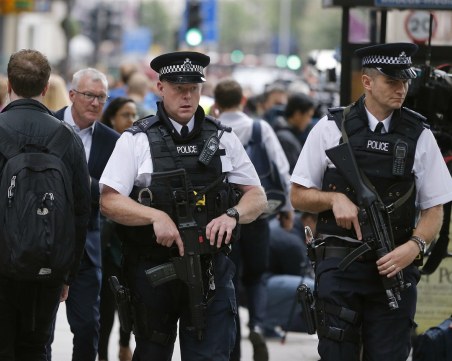 Четирима души са били наръгани с нож в гърба в Лондон