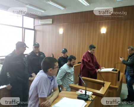 Мъжът, убил 4-ма с БМВ-то си, плаче пред съда, прокурорът иска постоянен арест