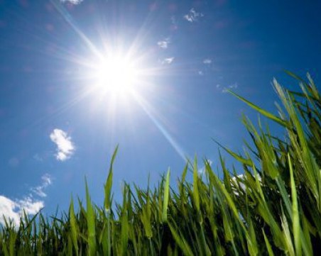 Слънце и облаци изпращат март, 29 градуса ни обещава април