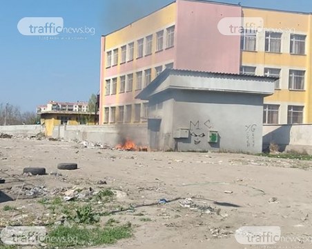 Запалиха боклуци до трафопост в кв. Столипиново в Пловдив