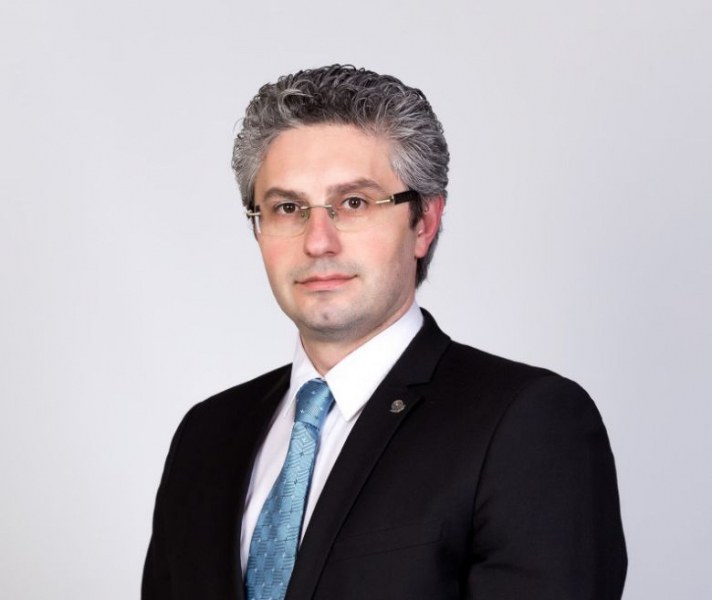 Икономист и компютърен специалист сяда на депутатския стол на Цветан Цветанов