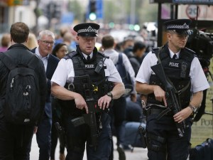 Четирима души са били наръгани с нож в гърба в Лондон